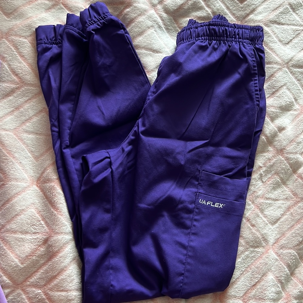 Scrub set - Picture 2 of 3
